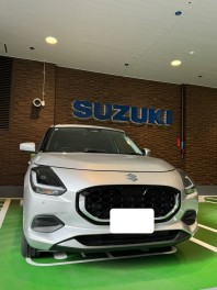 スイフト試乗車あります！！初売り１４日まで！！！